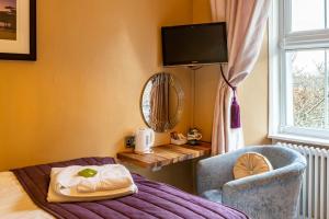 Holly Lodge Guest House with FREE off site health club