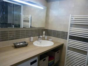 Appartements Studio renove a 20m de la plage a Le Palais, bien equipe - FR-1-418-73 : photos des chambres