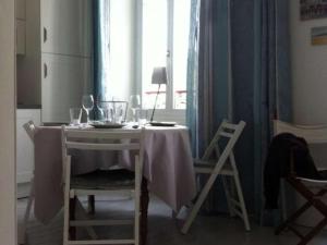 Appartements Appartement renove avec vue sur mer au Palais - FR-1-418-80 : photos des chambres