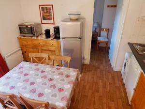 Appartements Appartement Valfrejus, 2 pieces, 8 personnes - FR-1-468-8 : photos des chambres