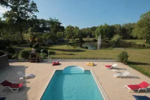 Domaine du Haou - Grand gîte au cœur d'un domaine bucolique - Bardos