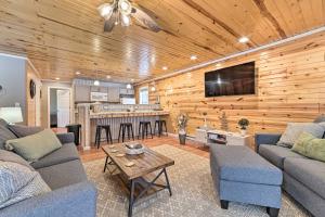 Lovely Elmira Cabin with Deck, 18 Mi to Gaylord