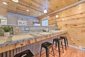 Lovely Elmira Cabin with Deck, 18 Mi to Gaylord