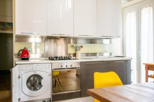 Modern, Bright near Boboli Gardens & Santo Spirito - HomeUnity