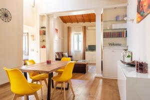 Modern, Bright near Boboli Gardens & Santo Spirito - HomeUnity
