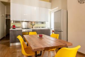 Modern, Bright near Boboli Gardens & Santo Spirito - HomeUnity