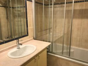 Studio sudouest avec balcon, proche des pistes, Wi-Fi inclus - FR-1-449-1