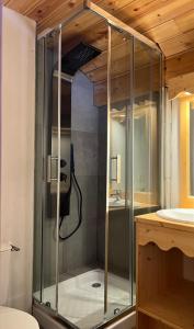 Maisons de vacances Chalet By Sophie Superdevoluy avec piscine : photos des chambres