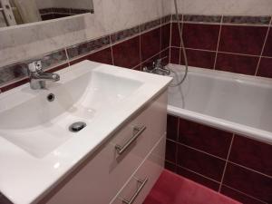 Appartement 2P au pied des pistes, balcon exposé sud-ouest, Val Claret Tignes - FR-1-449-55