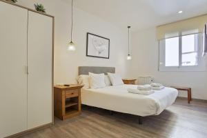 The White Flats Les Corts
