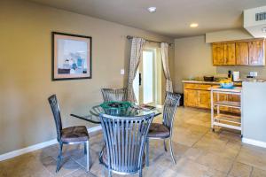 Carefree Casita with Outdoor Pool and Mountain View!