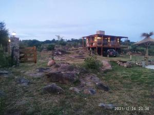 Cabaña LA PEDRERA - Pileta y a metros del Rio