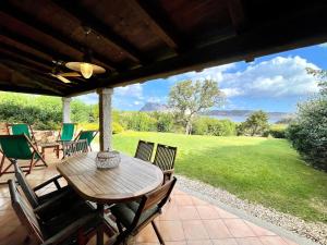 CAPO CODA CAVALLO VILLA SALINEDDA GIARDINO VISTA MARE