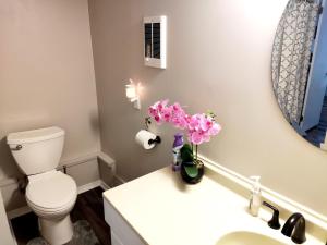 Guest House with Private Entrance- walk to Downtown Noblesville
