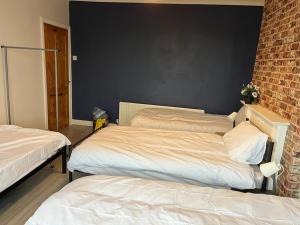 Ovington Grove 2 fully equipped kitchen free parking, 3 bedrooms, upto 4 guests
