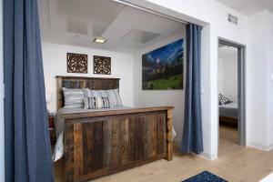 Stylish SoBo Condo - Steps to Main St