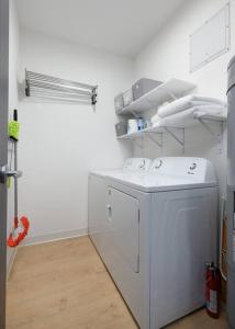 Stylish SoBo Condo - Steps to Main St