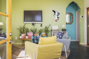 Martian Rose - Out of this World Stargazing Cabin home - Ubytování bez kategorie ve městě Sunfair Heights