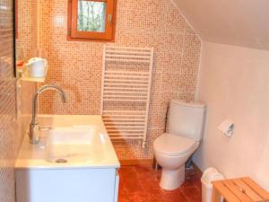 Maisons de vacances Gite Chemille-sur-Indrois, 3 pieces, 4 personnes - FR-1-381-444 : photos des chambres