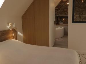 Villa Contemporaine avec Jardin, à 1,5 km de la Plage: 8 pers., 2 Terrasses, Wi-Fi, Baignoire Balnéo - FR-1-418-198