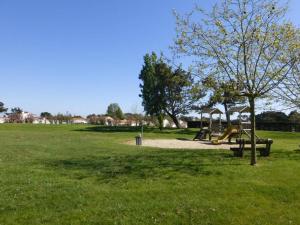 Maisons de vacances Maison Bretignolles-sur-Mer, 2 pieces, 5 personnes - FR-1-224A-666 : photos des chambres