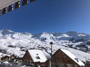 Appartements Appartement avec terrasse magnifique vue montagne : photos des chambres