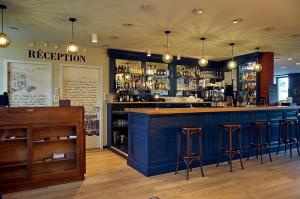 Hotels HOTEL LA MARINE : photos des chambres