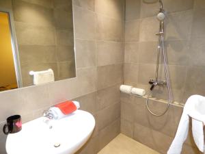 Hotels Auberge des Avenieres : Suite Familiale