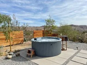 Verdin's Nest - Romantic Retreat with Hot Tub Under the Stars! home - Morongo Valley
