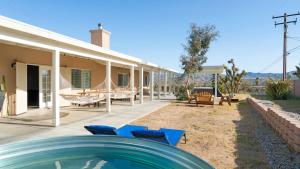 Hillside Desert House - Hot Tub, Fire Pit and BBQ! home