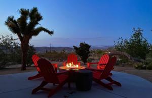 Horizon House - Hot Tub, Fire Pit & BBQ - Adobe in JT home