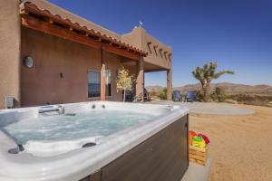 Horizon House - Hot Tub, Fire Pit & BBQ - Adobe in JT home