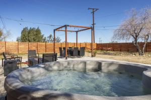Walpi Ranch - Joshua Tree Getaway with Hot Tub, Fire Pit & BBQ! home