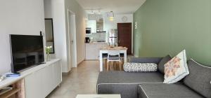 SANDSTONE LUXURY 2 BEDROOM APARTMENT with LIFT and COMMON POOL - 4hvězdičkové hotely ve městě Flic-en-Flac