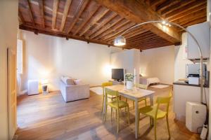 Dante s Home Cozy in Center Town