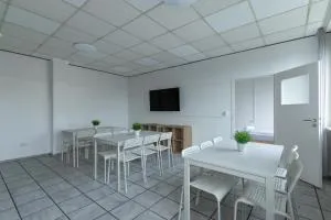 T&K Apartments - 3 - 5 Group Room Apartments- 15min to Fair DUS - Meerbusch