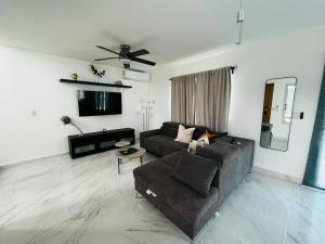 Eco-Friendly Tropical villa 3br 2b with private Pool & Grill