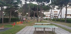Complesso Mosaico NON FORNISCE BIANCHERIA DA LETTO,NON FORNISCE ASCIUGAMANI NON FORNISCE PRODOTTI IN GENERE, appartamenti arredati come da foto, Per il Check in Agenzia Ferro Viale Francesco Petrarca 391 lido Adriano Ra