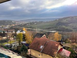 Hill View Apartment with Free Parking