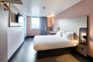 Hotels B&B HOTEL Paris Nord Gonesse Parc des Expos : photos des chambres