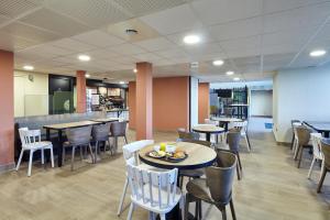 Hotels B&B HOTEL Paris Nord Gonesse Parc des Expos : photos des chambres