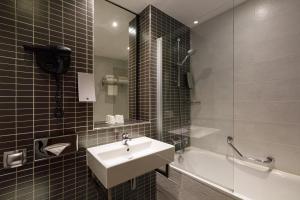 Hotels Holiday Inn Clermont Ferrand Centre, an IHG Hotel : photos des chambres