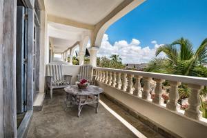 Jacaranda Beach Resort