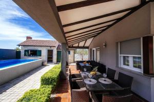 Villa Enna with heated pool, Zadar