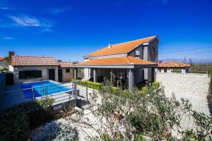 Villa Enna with heated pool, Zadar