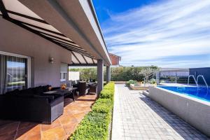 Villa Enna with heated pool, Zadar