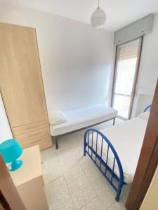 Complesso Mosaico NON FORNISCE PRESTAZIONI DI CARATTERE ALBERGHIERO, appartamenti arredati come da foto, Per il Check in Agenzia Ferro Viale Francesco Petrarca 391 lido Adriano Ra