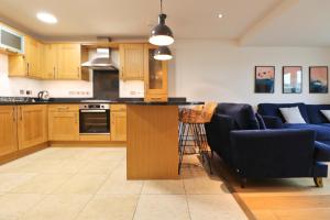 APARTMENT BY THE BEACH, courtyard garden