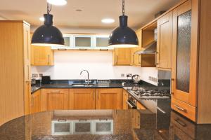APARTMENT BY THE BEACH, courtyard garden