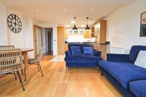 APARTMENT BY THE BEACH, courtyard garden